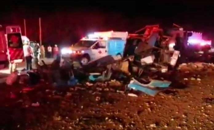 Volcadura de camión deja 13 muertos en Chihuahua