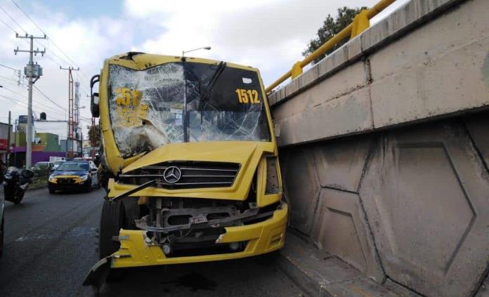 Chocan Los Choferes De Dos Camiones Urbanos En La Carretera Rioverde