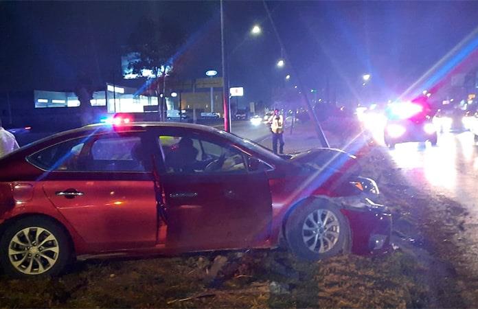 Se Estampa Auto Contra Poste De Alumbrado