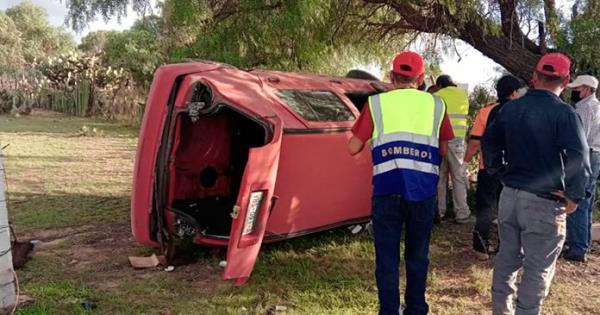 Mujer Resulta Herida Al Volcar Su Autom Vil