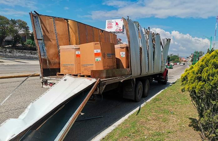 Se Atora Tr Iler Contra Puente En El R O Santiago