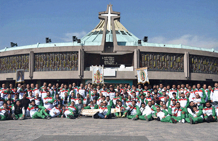 Llegada Masiva De Peregrinos Al Cerro Del Tepeyac