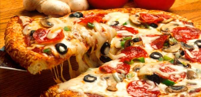 Briatore indigna a Nápoles con sus pizzas caras