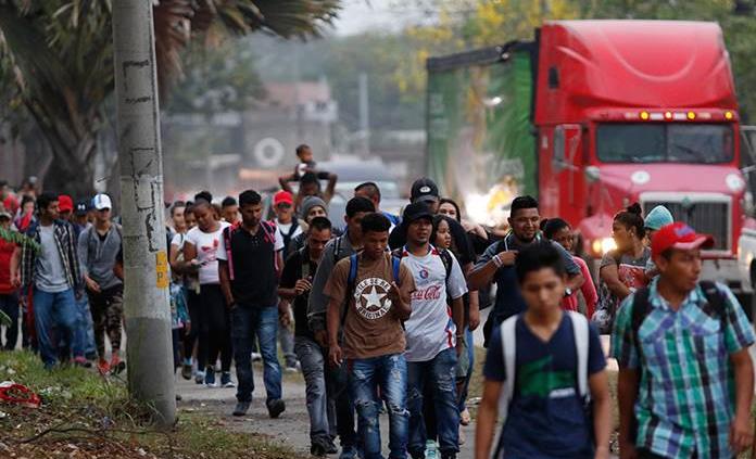 Resultado de imagen para AMLO culpa a contrabandistas por caravanas de migrantes