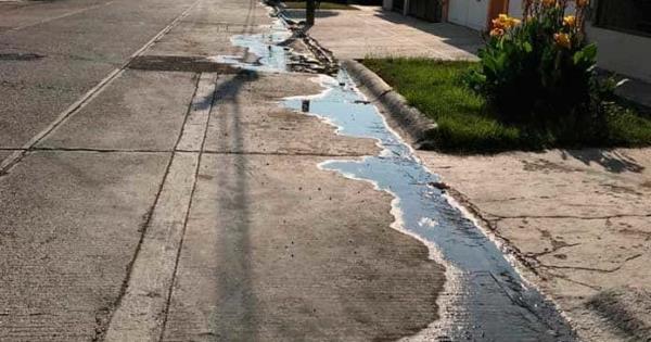 Roban medidor y dejan gran fuga de agua potable en Balcones del Valle