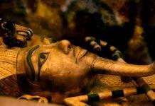 Sarcófago de Tutankamón sometido a su primera restauración
