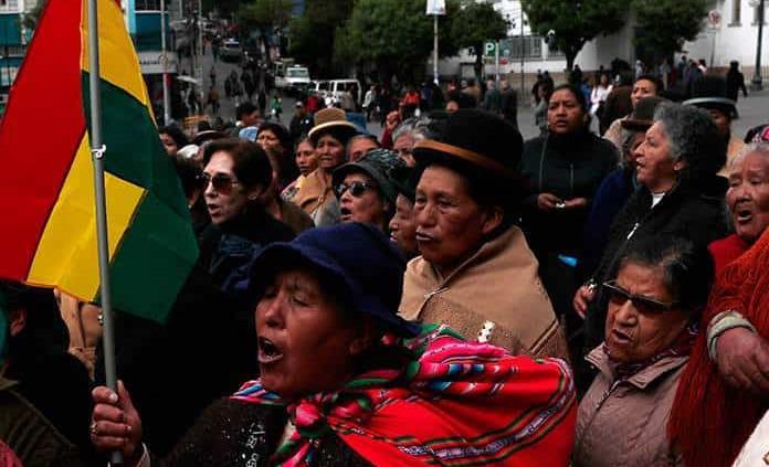 Renuncian gobernador y alcaldes en medio de crisis en Bolivia
