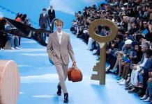 El traje masculino de Louis Vuitton se impone