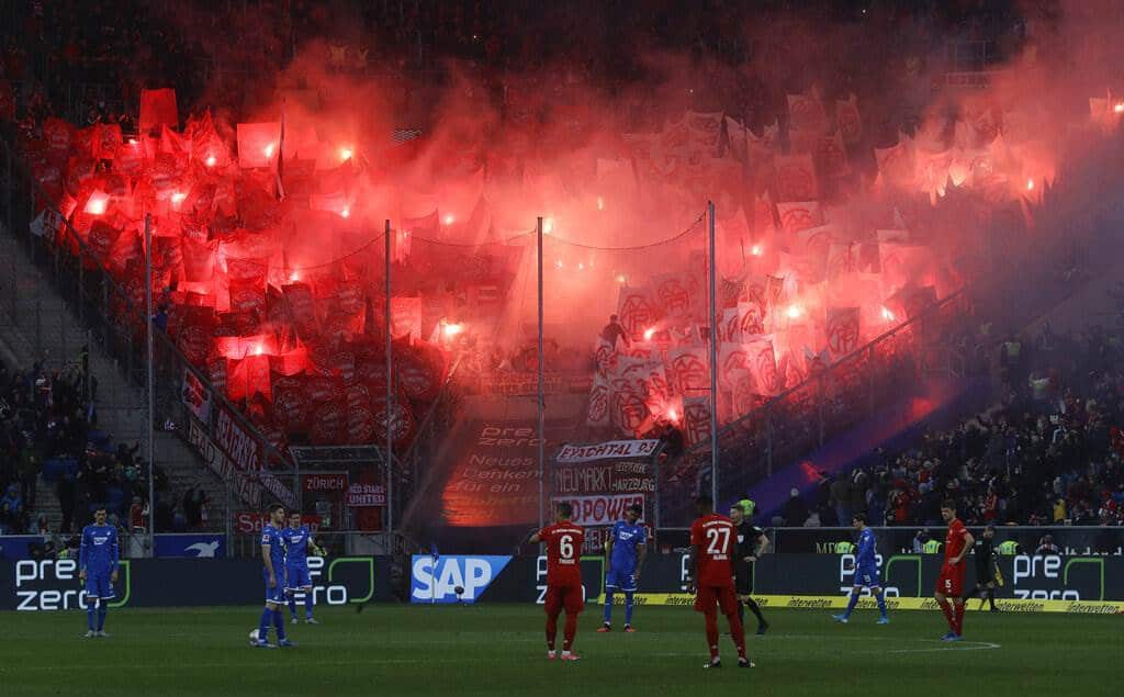 Bayern y Hoffenheim hacen diez minutos de huelga contra ultras