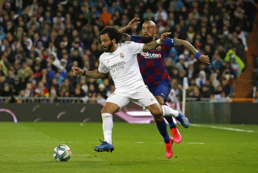 El Real Madrid gana al Barcelona 2-0 y recupera el liderato