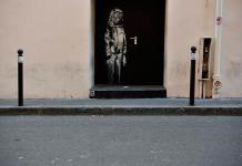 Condenan a ocho personas por el robo de un Banksy de homenaje a las víctimas del Bataclan
