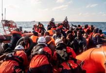 MSF pide un puerto para desembarcar a 659 migrantes rescatados en el mar