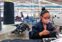 Avanza empleo manufacturero en 14 de 21 actividades durante abril: Inegi