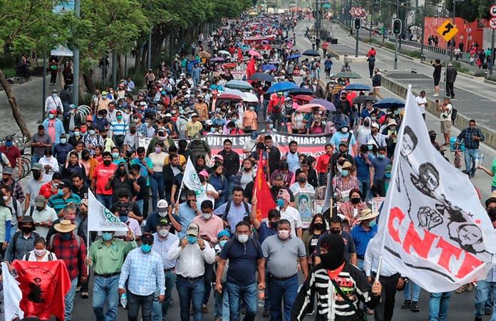 Sin lucha de CNTE hubiera avanzado más el neoliberalismo, dice AMLO