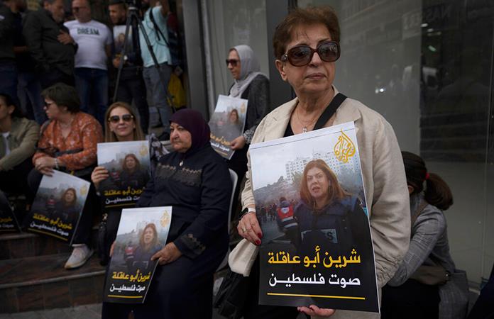 Periodista palestina de Al Jazeera muere por un disparo en una redada israelí