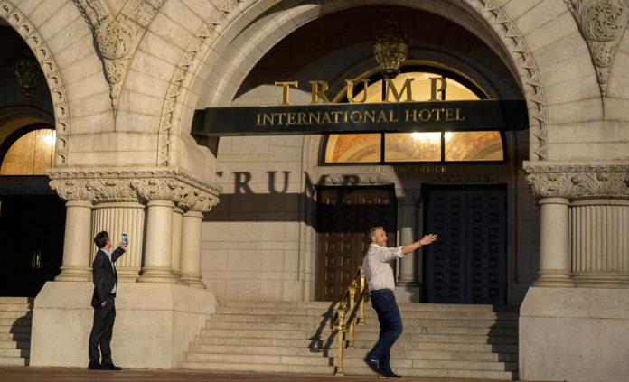 Un grupo inversor compra el lujoso hotel de Trump en Washington