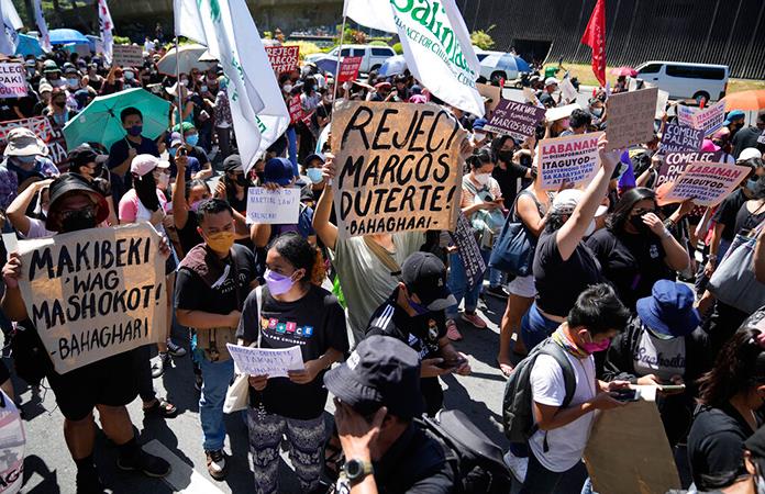 Primeras protestas en Filipinas contra la vuelta al poder de los Marcos