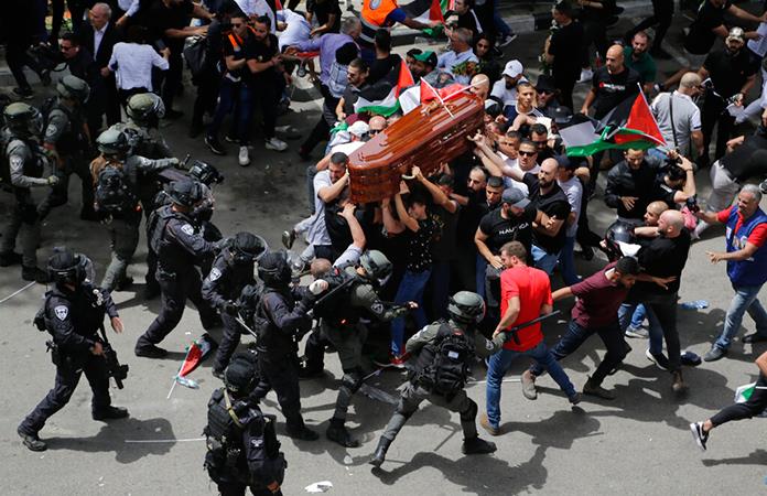 Israel investigará la actuación policial durante el funeral de periodista palestina