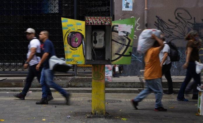 Venezuela rompe con modelo socialista con venta de acciones