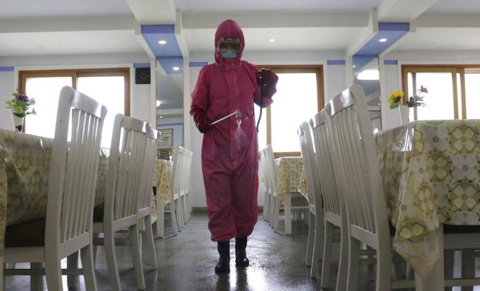 Corea del Norte informa de 186 mil posibles contagios más de covid