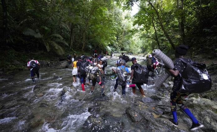 Flujo migratorio aumenta drásticamente en Centroamérica y México, advierte la Cruz Roja