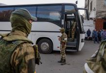 Residentes de Mariúpol son deportados a Rusia, denuncian autoridades locales