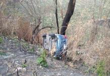 Joven sobrevive a aparatoso accidente automovilístico en la carretera libre Valles-Rioverde 