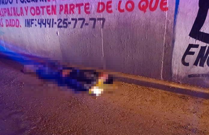Hallan cadáver embolsado debajo del puente Valladares
