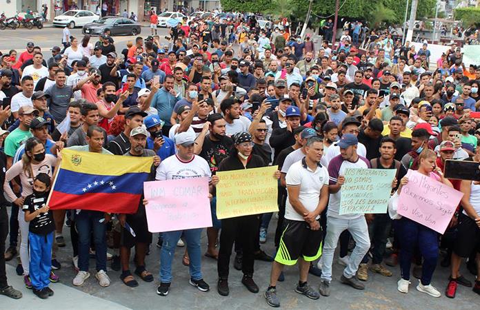 Migrantes y ONG marchan en Tapachula por el Día Mundial del Refugiado