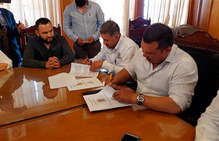 Firma Municipio contrato colectivo con sindicalizados