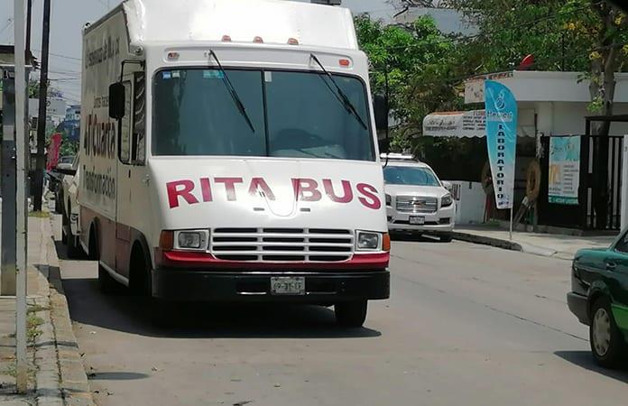 Rita Ozalia y su "Rita Bus"