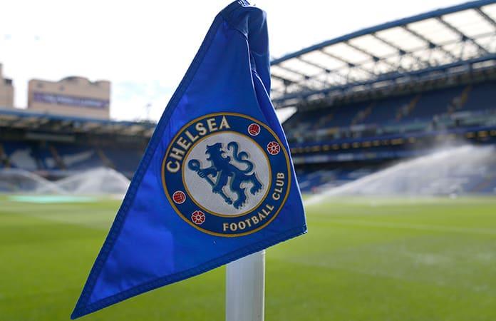 El presidente del Chelsea dimite tras 19 años en el cargo