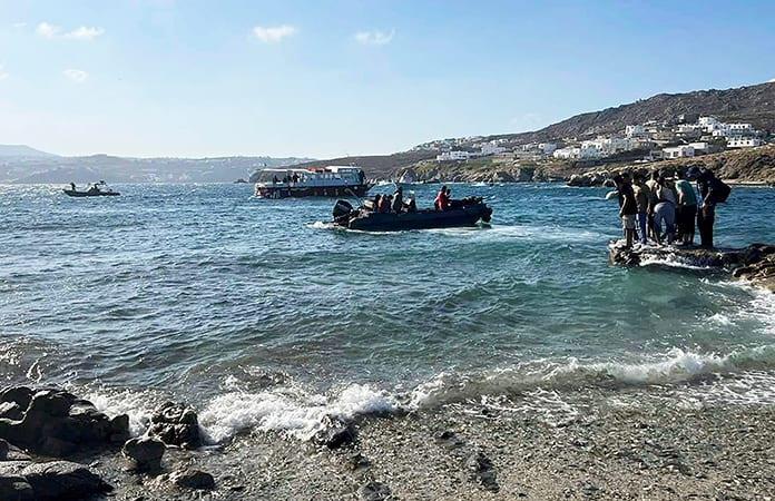 Rescata Grecia a 108 migrantes en Mar Egeo