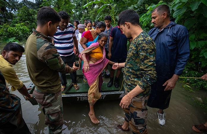 Suben las muertes por inundaciones en la India