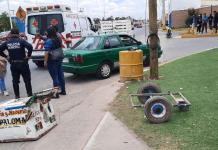 Automovilista arrolla a un vendedor de paletas