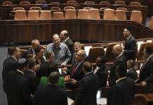 Legisladores votan a favor de disolver el Parlamento de Israel