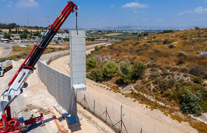 Israel comienza a construir un largo muro de hormigón en norte de Cisjordania