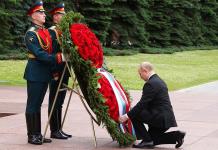 Putin rinde tributo a los caídos en el 81 aniversario de la invasión nazi