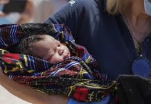 Migrante eritrea da a luz a bebé en isla desierta de Grecia