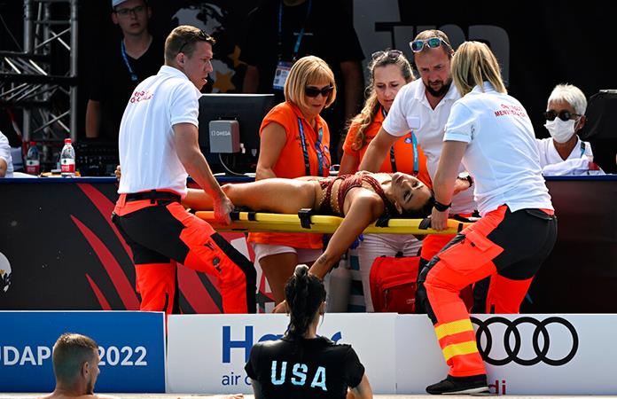 Nadadora estadounidense se desvanece en la piscina en los Mundiales de Budapest