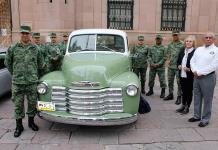 Expectación por la Exhibición de Autos y Vehículos Militares
