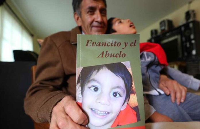 Abuelo de niño con parálisis en Toluca busca costear tratamiento con libro