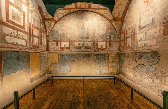 Termas de Caracalla de Roma revelan los frescos de la domus de los dioses