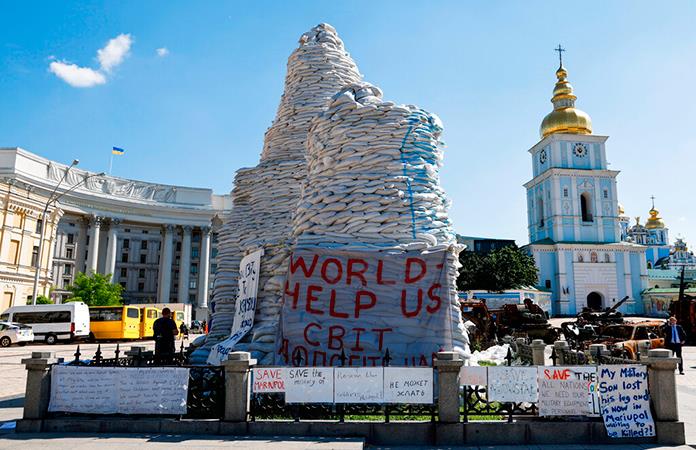 Rusia no ha renunciado a ocupar Kiev, advierte la ganadora del Pulitzer Anne Applebaum