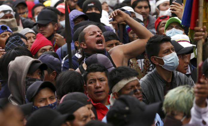Indígenas mantienen bloqueos y protestas en Ecuador