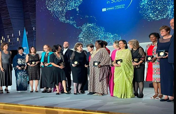 Entregan premio LOreal-UNESCO en París a destacadas científicas