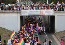 Pese a la lluvia, miles participan en la Marcha del Orgullo LGBT+ en SLP