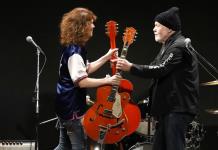 Leyenda del rock recupera en Tokio una preciada guitarra robada hace 45 años