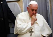 El papa nombra asistente sanitario personal al enfermero que lo salvó