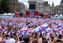 Las Leonas hacen rugir a la multitud al levantar la Eurocopa en Londres